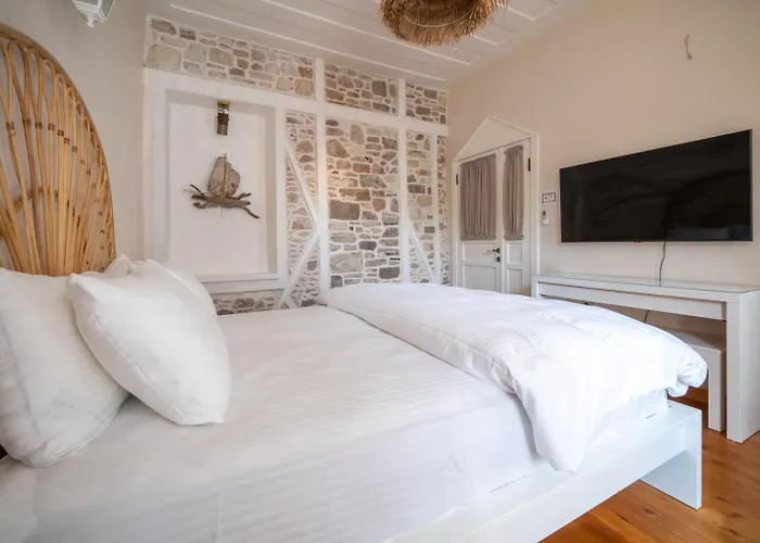 Miniq Homes 101 - Near Sea Foca Center 2Br Historic Stone House